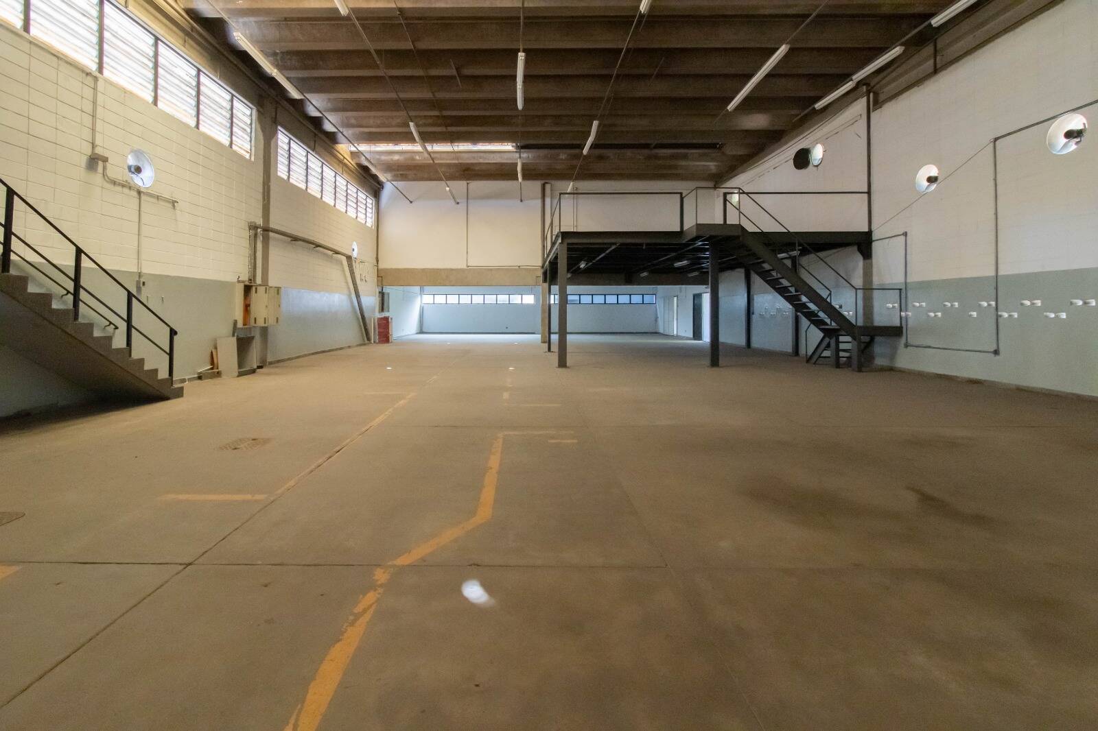 Depósito-Galpão-Armazém para alugar, 1600m² - Foto 17