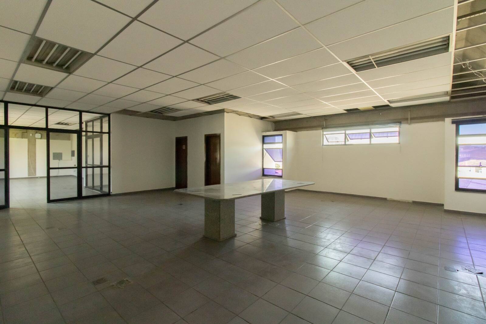 Depósito-Galpão-Armazém para alugar, 1600m² - Foto 34