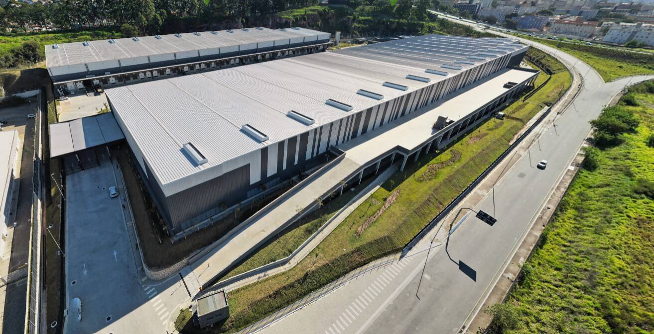 Depósito-Galpão-Armazém para alugar, 2700m² - Foto 2